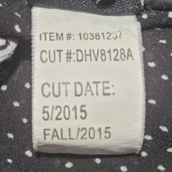 TORRID Top/Tunic, 1/1X, Black, Floral, Pintuck Pleated Bib, Long sleeve, V-neck - Picture 15 of 15